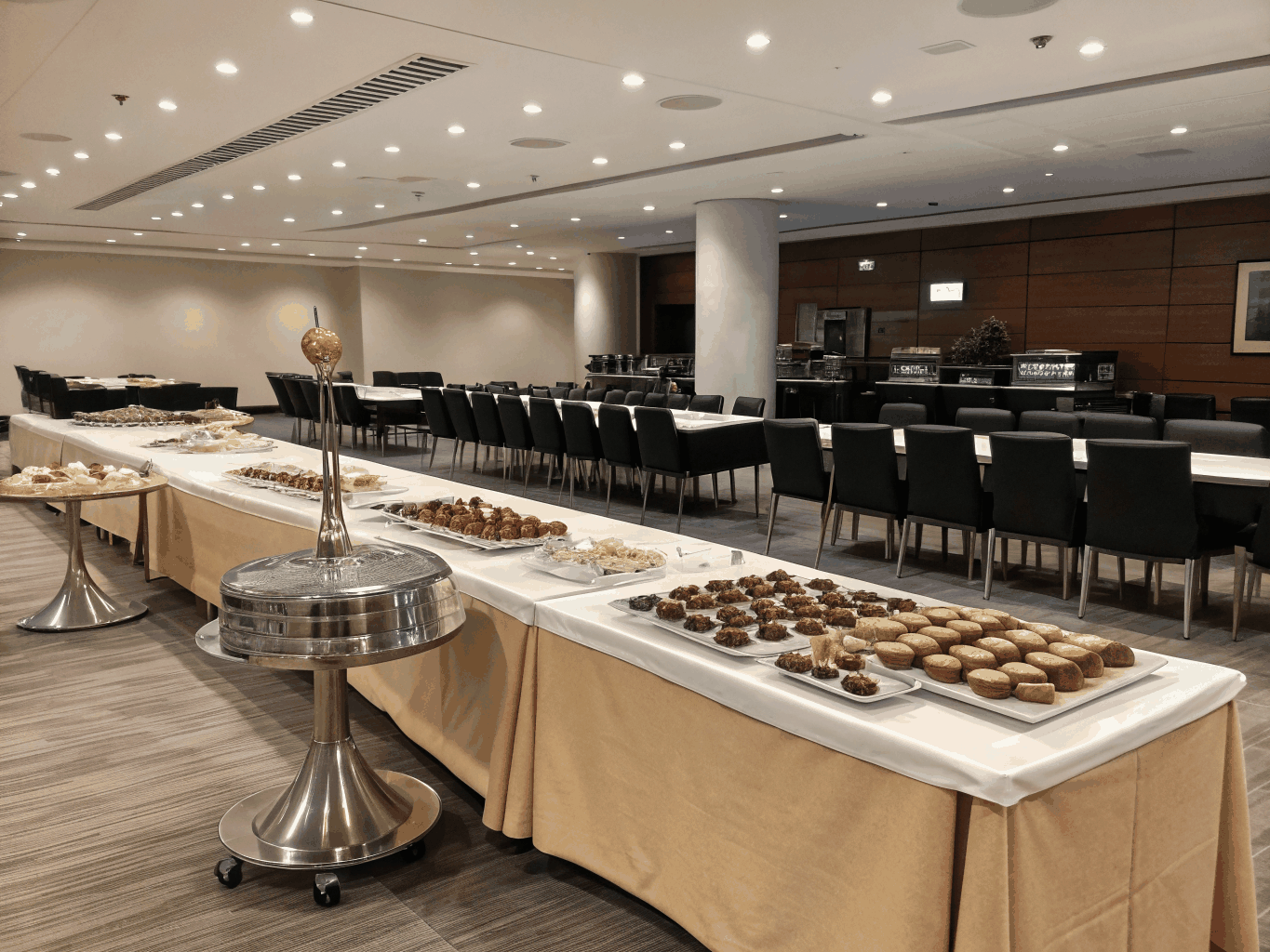 Corporate dinners and executive salons